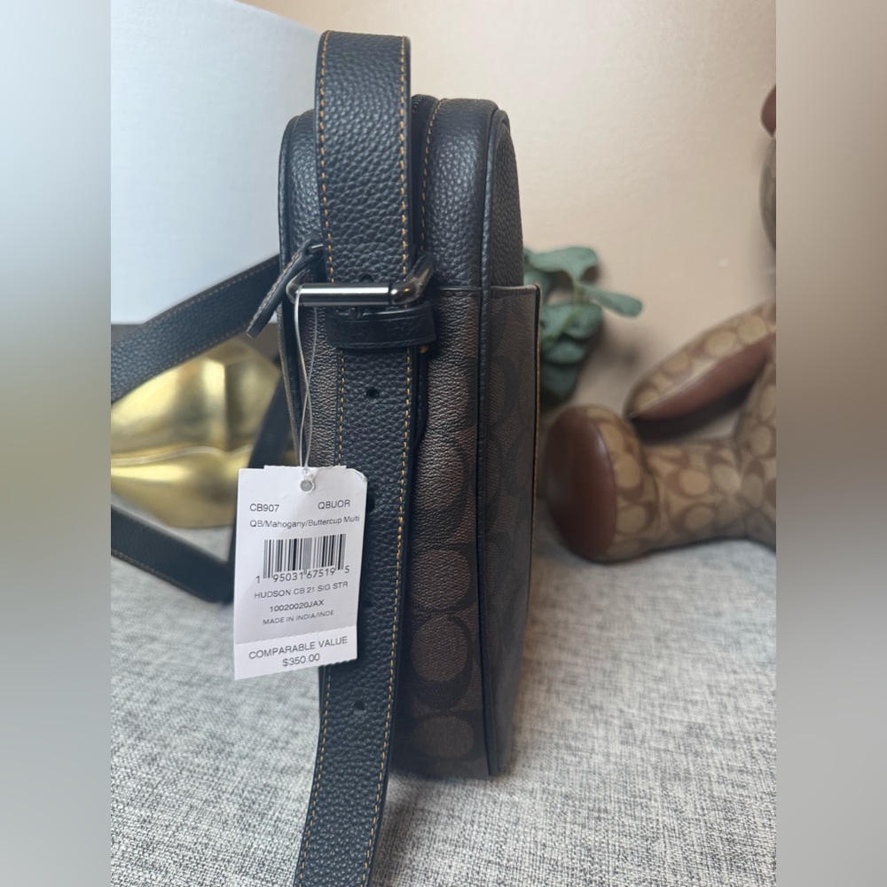 $179 COACH MEN’S HUDSON Crossbody 21 Bag In Signature Varsity Stripe - Picture 2 of 7